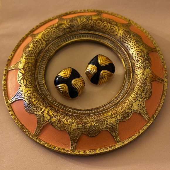 Modern Abstract Mob Wife VTG Clip On Earrings - Picture 4 of 10